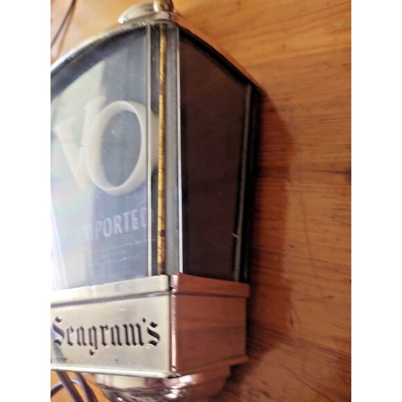 SEAGRAM’S VO WHISKEY LAMP LIGHTED WALL HANGER 6" x 17” SCONCE - Picture 4 of 8